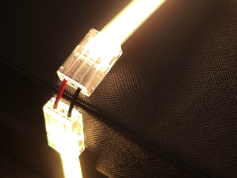 R-shaped corner connector